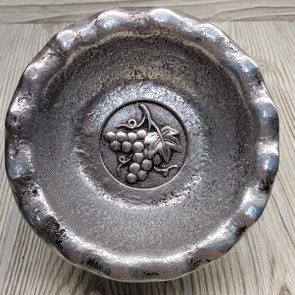 Grasslands Road‎ Vineyard Aluminum Small Bowl 5.5 Silver Grape Scalloped Edge